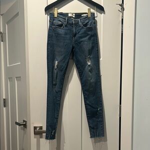 Size 27 skinny stretch jeans.